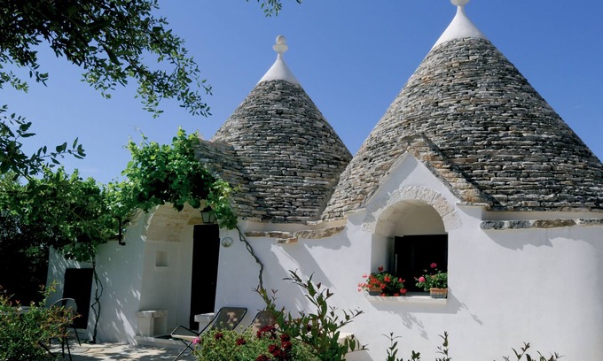Martina Franca House | Trulli Valle d'Itria - Trulli del Melograno with 5 beds and large swimming pool