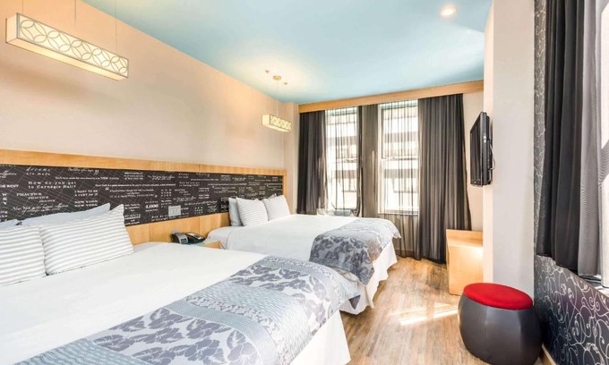 Garment District Hotel | TRYP by Wyndham New York City Times Square - Midtown