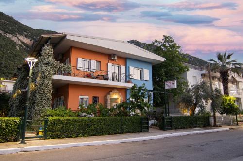 Kamena Vourla Apartment | Tsertos Apartments