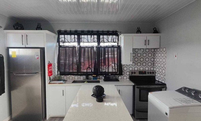 Arouca Apartment | 3-bedroom apartment in awesome Dabadie/Piarco with AC