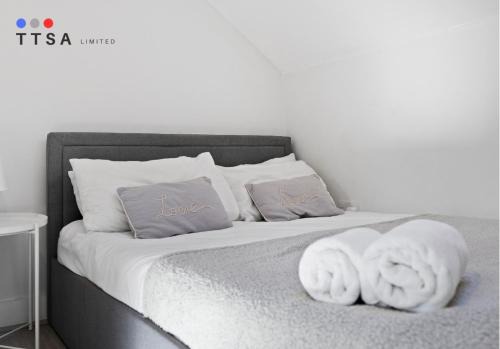 Addiscombe Apartment | TTSA - Essential 1 Bedroom Apartment 1 Croydon
