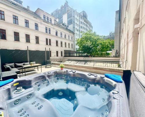 Erzsebetvaros Apartment | TubLife Terrace Suite I PRIVATE JACUZZI I freeparking