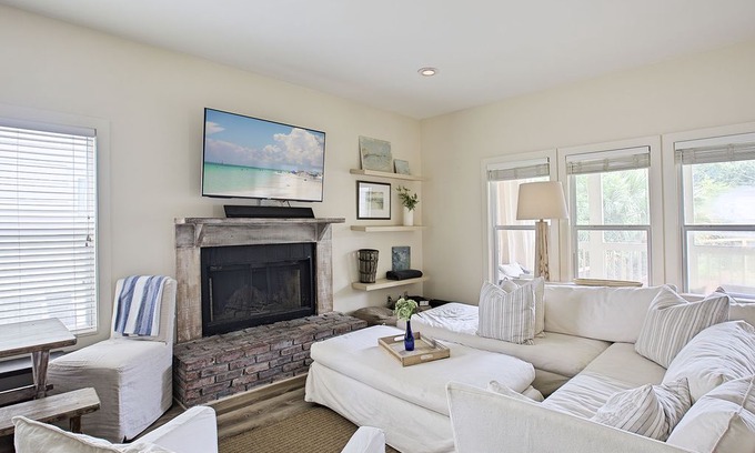 Grayton Beach House | Tuckaway - Grayton Beach, 30A, Walk to Red Bar, AJs, and Chiringo!