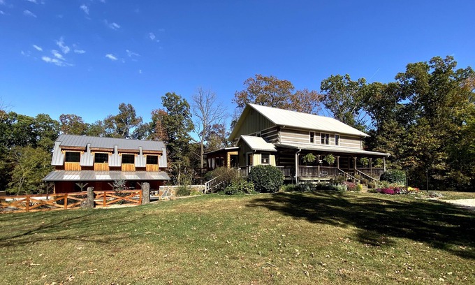 Bentonville House | Tuckaway Run: Northwest Arkansas Ozark Cabin Retreat