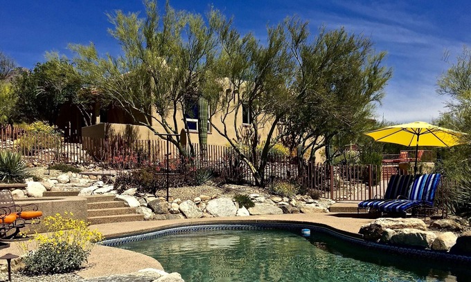 Las Lomas De Kino House | Tucson's Gateway to Best Restaurants & Shopping + Heated Pool + 2 Master Suites