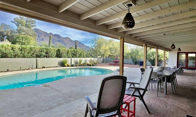 Oro Valley Estates House | @TucsonMuralHouse w/pool & hot tub on golf course