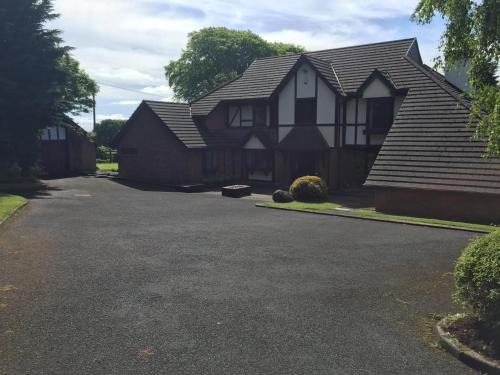 Bunratty House | Tudor Lodge Guest Accommodation