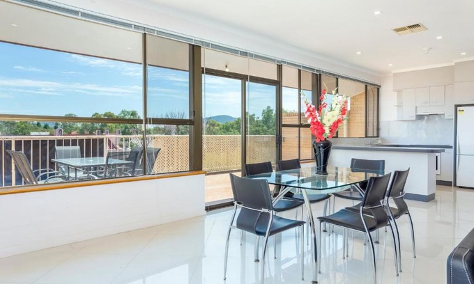 Greenway Apartment | Tuggeranong Short Stay #06C - Sleeps 6