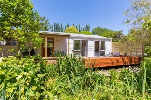Tasman Cottage | Tui Cottage, private garden, close to beaches