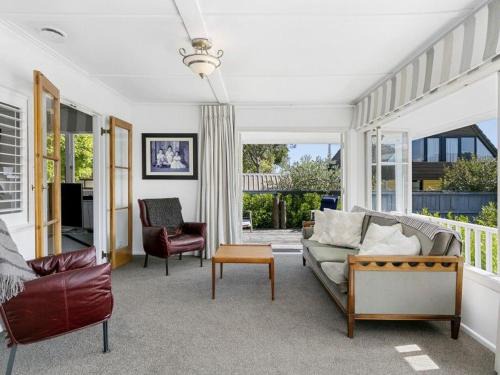 Taupo House | Tui Lodge Exceptional central family accommodation