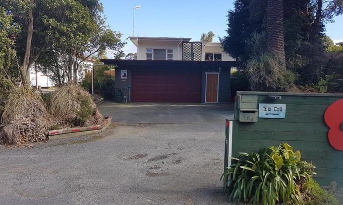 Raumati Beach Apartment | Tui's Call Paraparaumu