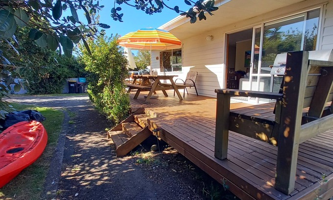 Whangamata House | Tui's Rest Whangamata- DOGS WELCOME, suitable for families