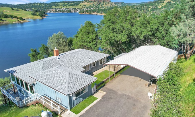 Jamestown House | Tulloch Lake Front Home! Panoramic Views & Private Dock