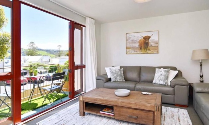Akaroa Apartment | Tumeke Akaroa -Delightful Akaroa apartment right in the township