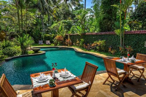 Lodtunduh Villa | Tunjung Biru 3BR Balinese House CYN