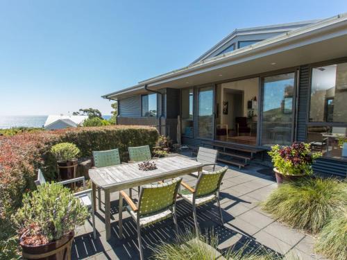 Tura Beach House | Tura Beachhouse in Dolphin Cove