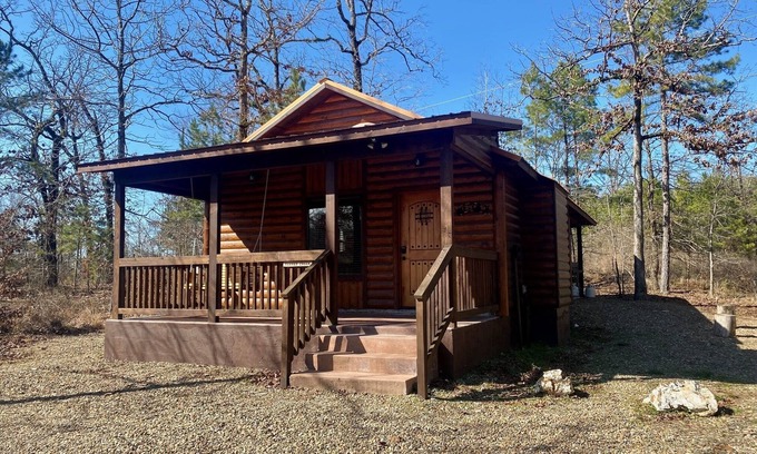 Hochatown Cabin | Turkey Creek - One Bedroom Couples Cabin With All The Amenities