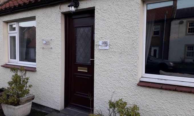 Norham Cottage | Turner Cottage, Norham - sleeps 2 guests in 1 bedroom