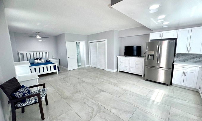 Tavernier Apartment | Turnkey Modern Studio in the Upper Keys – Stylish, Bright & Fully Equipped!