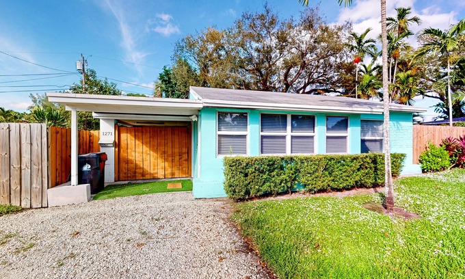 Edgewood House | Turquoise charmer with enclosed yard, open layout, & W/D - snowbird-friendly