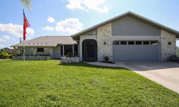 Englewood East House | Turquoise Turtle - 10155 Edmonton