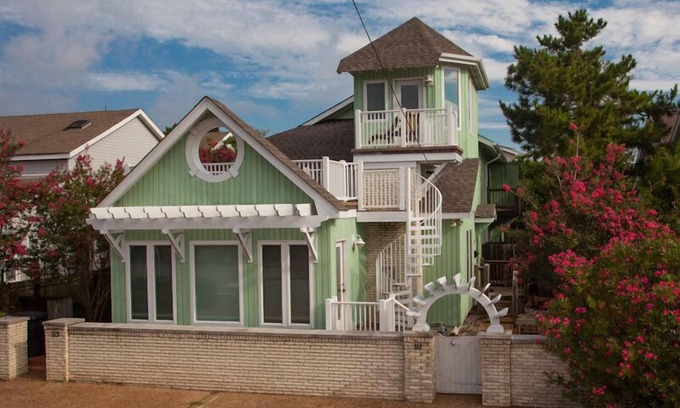 Northeast Virginia Beach House | Turtle Cove - North End VB