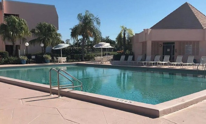 Central Naples Condo | Turtle Lakes