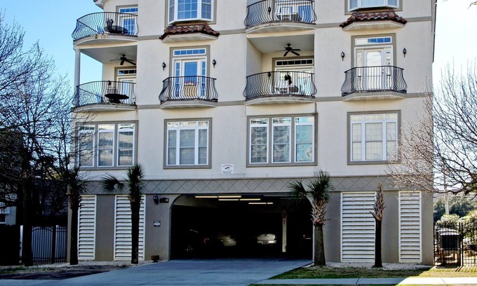Myrtle Beach Villa | Tuscan Ocean Vista D - 1/2 Block to Beach, close to shopping and area attractions