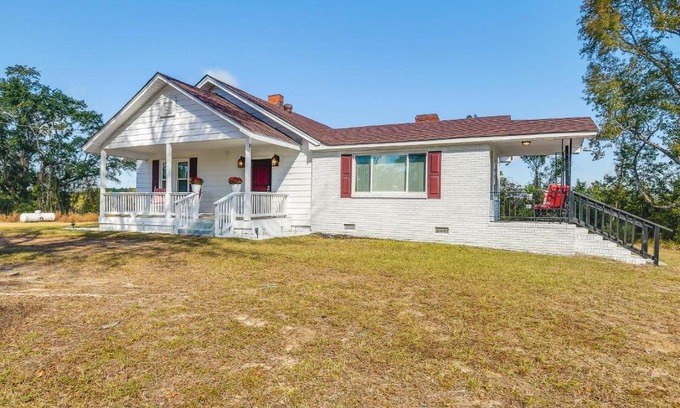 Macon County House | Tuskegee Countryside Retreat on 7 Acres!