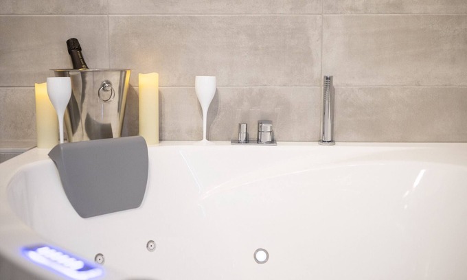 Old Town Apartment | Tussaud spa 75m2 city center up to 4