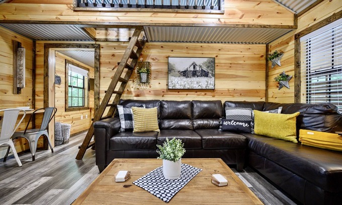 Broken Bow Cabin | TV by Hot Tub, Slides/Swings, Near Everything!