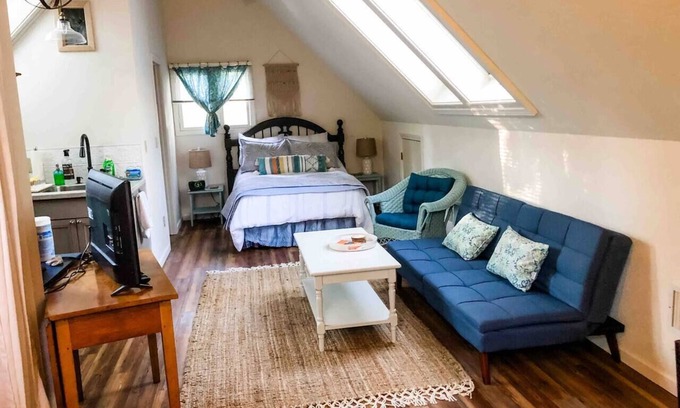 Twain Harte Apartment | Twain Harte Lake retreat w/summer lake access, walk to town, close to skiing