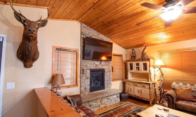 Twain Harte House | Twain Harte Rustic Cabin Rental