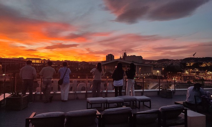 El Parc i la Llacuna del Poblenou Hostel | Twentytu Hostel Barcelona