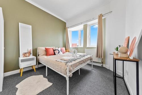 Whitton Apartment | Twickenham Retreat 2 bed Beauty