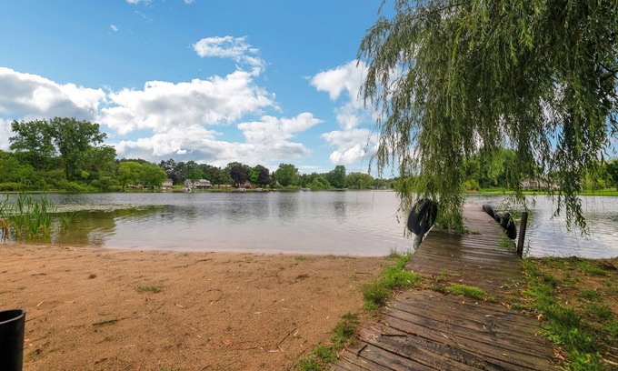 Trufant House | Twilight Cove: A Sandy Retreat – Swim, Kayak, and Soak Up Summer
