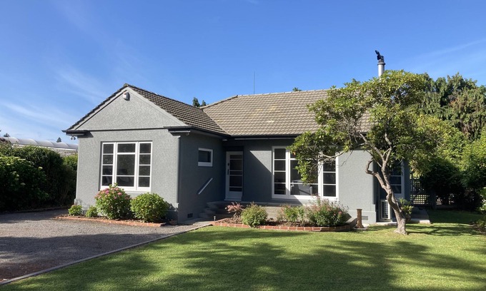 Havelock North House | Twin Cedars Cottage, Havelock North