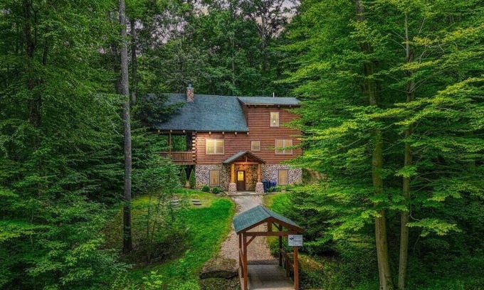 Logan Cabin | Twin Creeks | Hocking Hills
