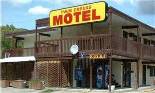 Lumby Hotel | Twin Creeks Motel