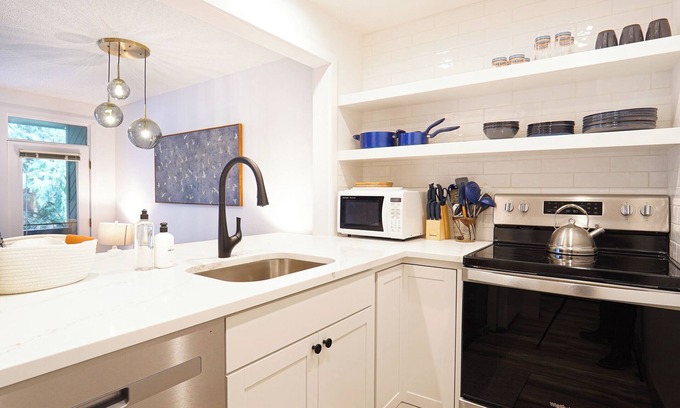 Glacier Condo | Twin Lakes Retreat | Newly remodeled condo close to Mt. Baker!