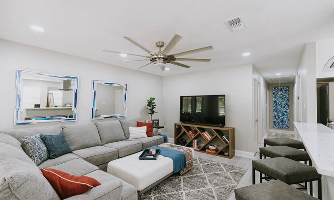 Ocean Springs House | Twin Oaks - close to beach & downtown Ocean Springs!