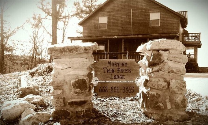 Mountain View Cabin | Twin Pines Lodge, Mountain Top Lodge Overlooking White River