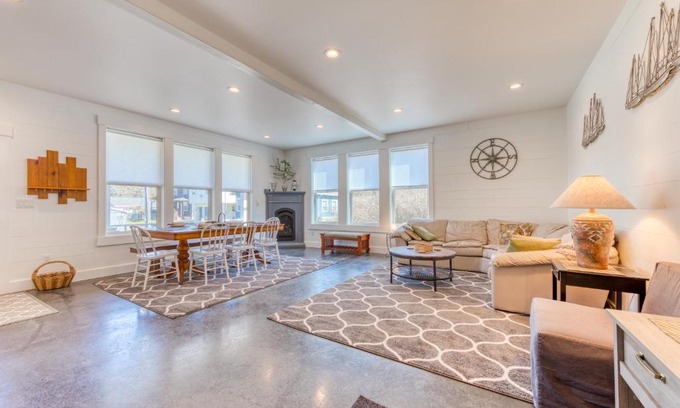 Rockaway Beach House | Twin Rocks Beach Retreat