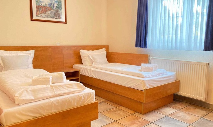 Rhein-Erft-Kreis District House | Twin room - HV Vintage Hotels & Investments GmbH