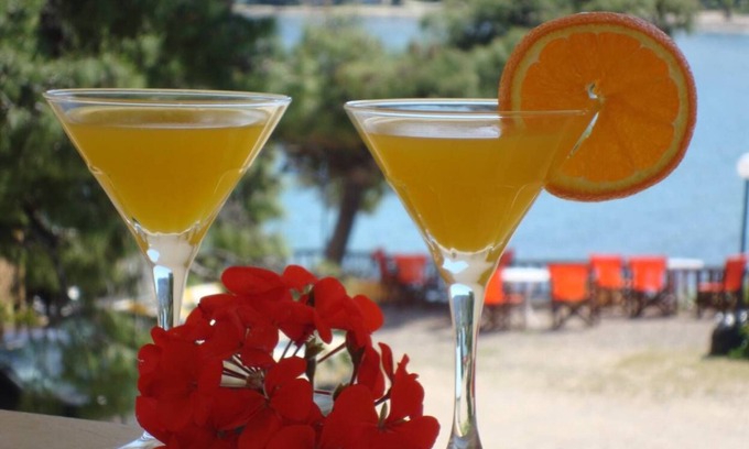 Agia Marina Bed & Breakfast | Twin Room in front of Agia Marina beach