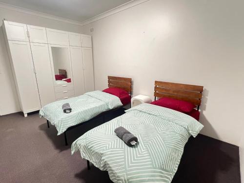 Hurlstone Park House | Twin Room in Sydney's Inner West - CS2