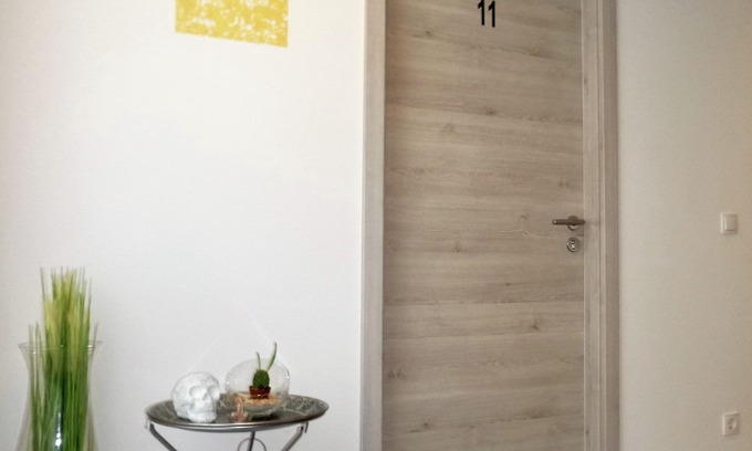 Mitte Apartment | Twin room-Standard-Shared Bathroom-Zi 11-14