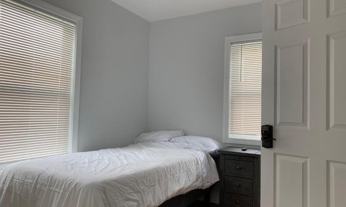Stoneham House | Twin XL Bed - Boston - RM 1