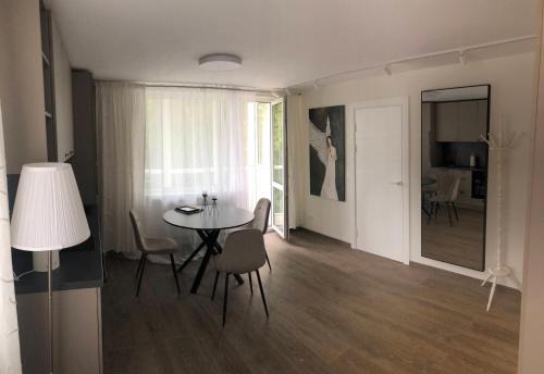 Birstonas Apartment | TWIX dvi skirtingos gretimos erdvės