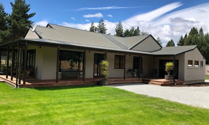 Twizel House | Twizel - Northwest Retreat-Free wifi